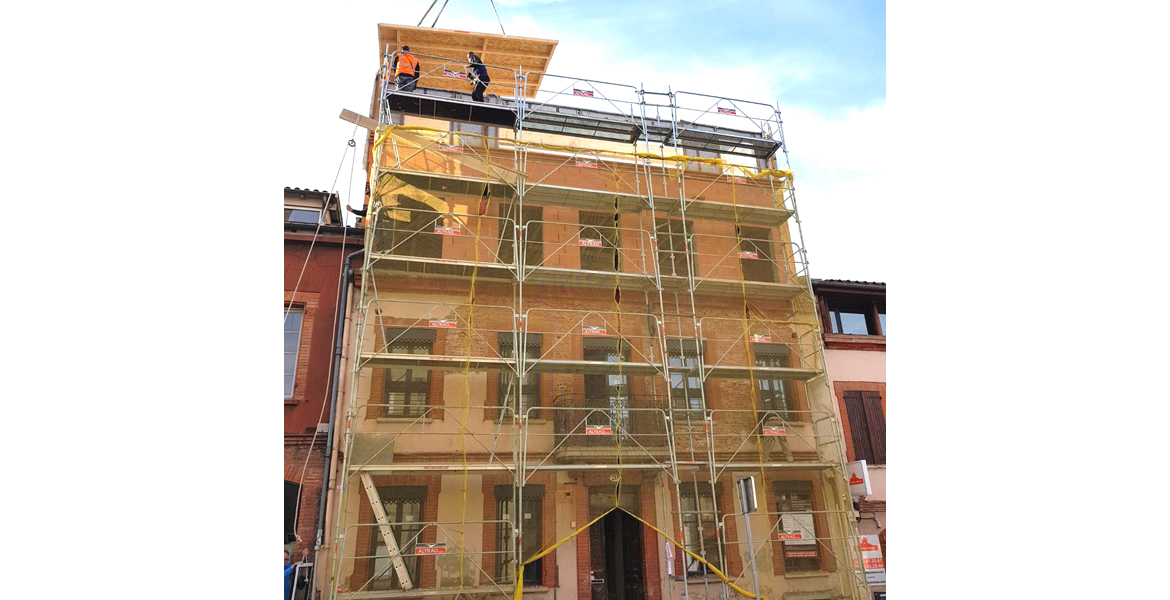 Surélévation et rénovation complète d'un immeuble pour la création de 7 logements. Une conception réalisation SILVEA Architectes.