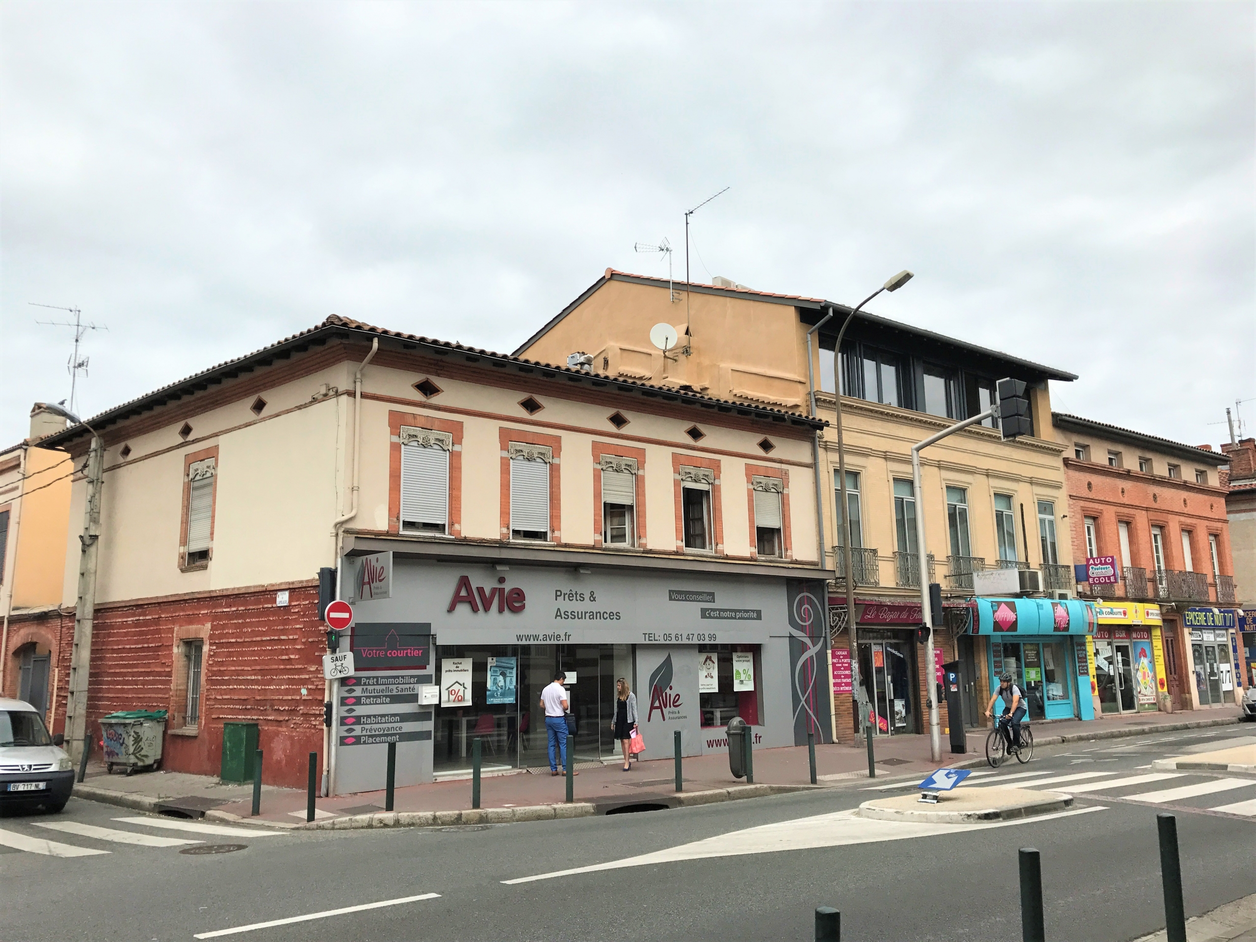 Surélévation et rénovation complète d'un immeuble pour la création de logements. Une conception réalisation SILVEA Architectes.