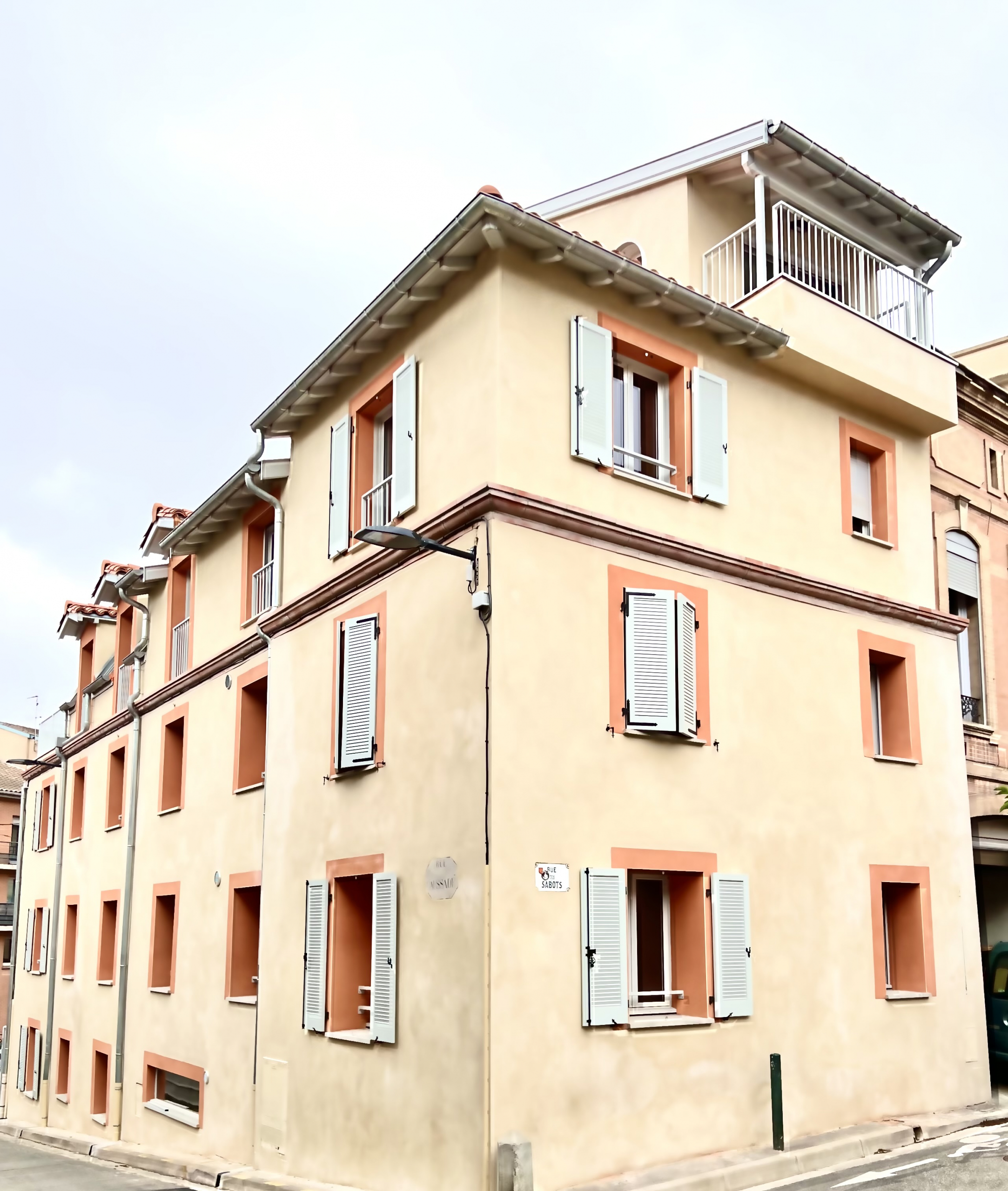 Rénovation complète d'un immeuble existant pour la création de 8 logements et d'un espace professionnel. Rue Caussade - Toulouse.