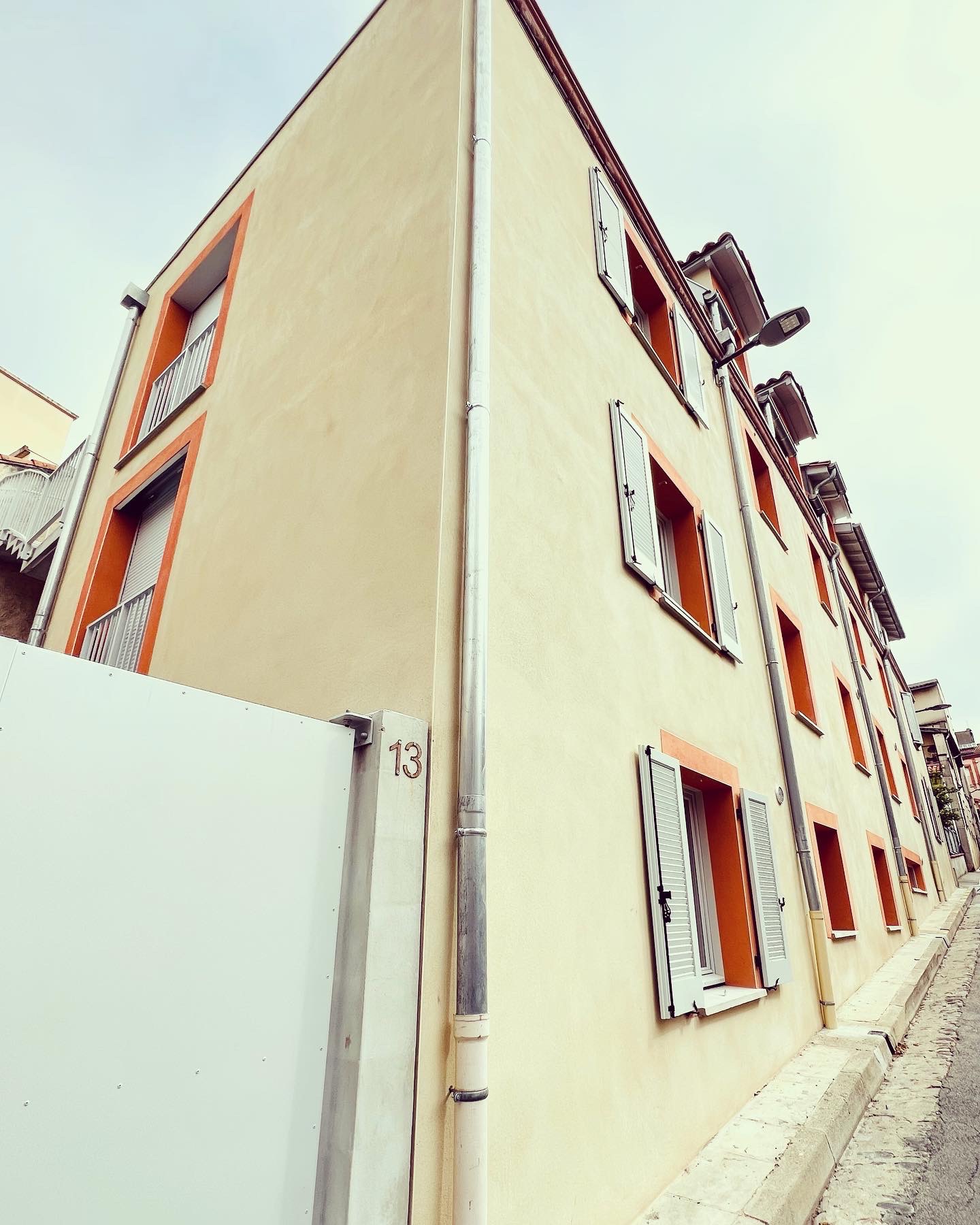 Rénovation complète d'un immeuble existant pour la création de 8 logements et d'un espace professionnel. Rue Caussade - Toulouse.